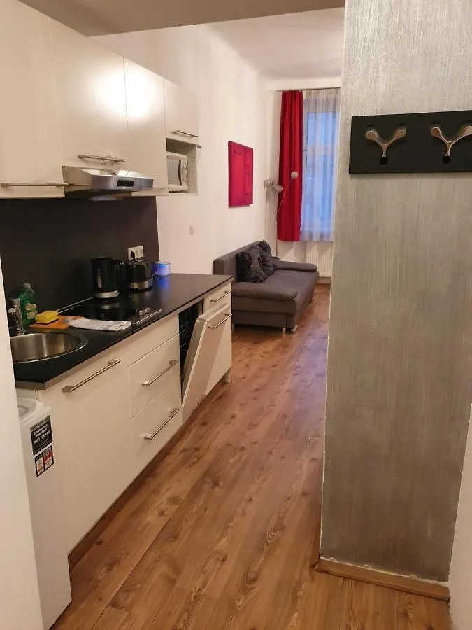 Vibrant Red Apartment I Contactless Check-In Vienna
